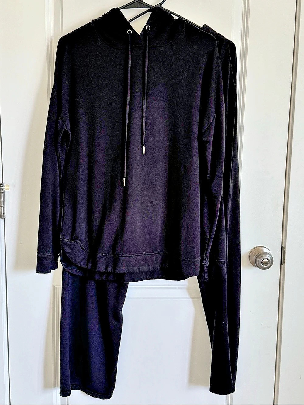 Max & Mia X09264-2575/OM Black Lounge Set Size Medium very good condition